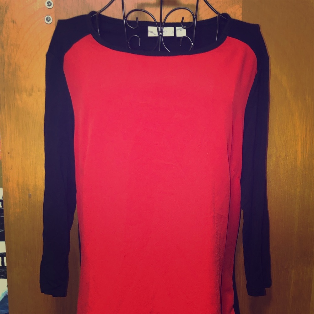 Red and black keyhole back blouse